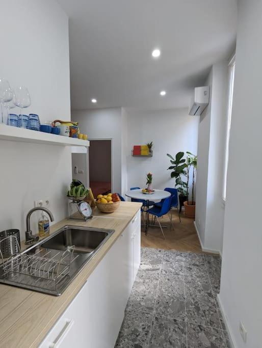 T2 Cosy Avec Terrasse Et Parking Apartment Marseille Ngoại thất bức ảnh